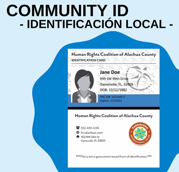 持有身份证的一只手